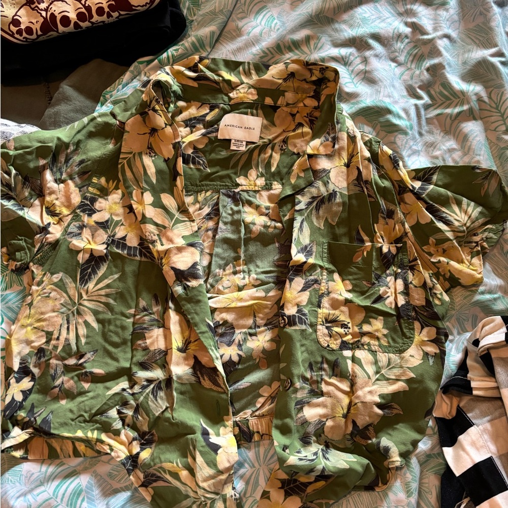 American Eagle Outfitters Green Floral Shirt